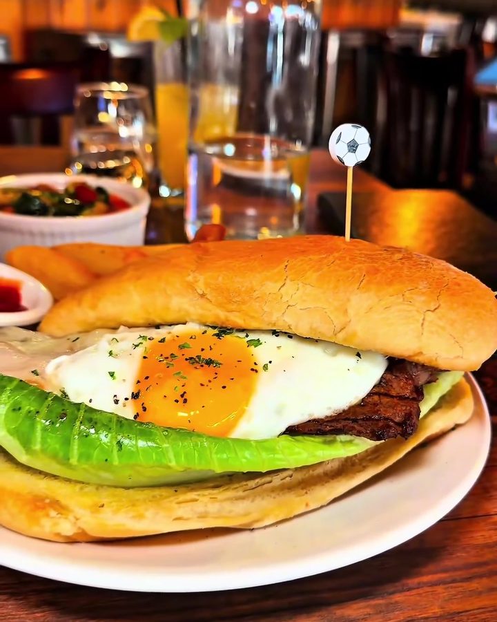 Chivito Uruguayo